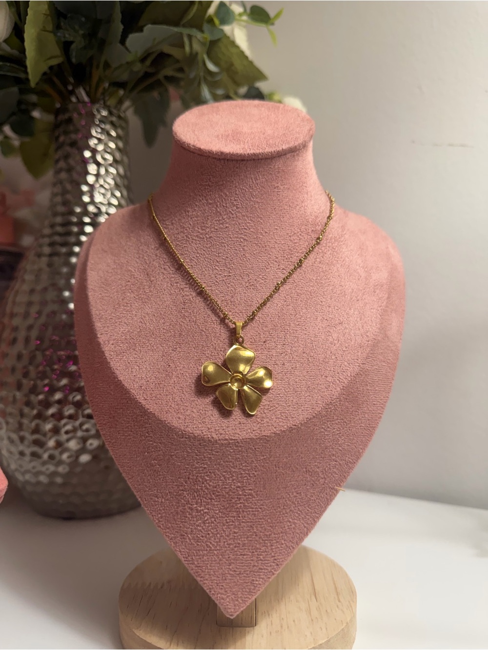 Gold Flower Pendant Necklace - Elegant stainless steel gold plated